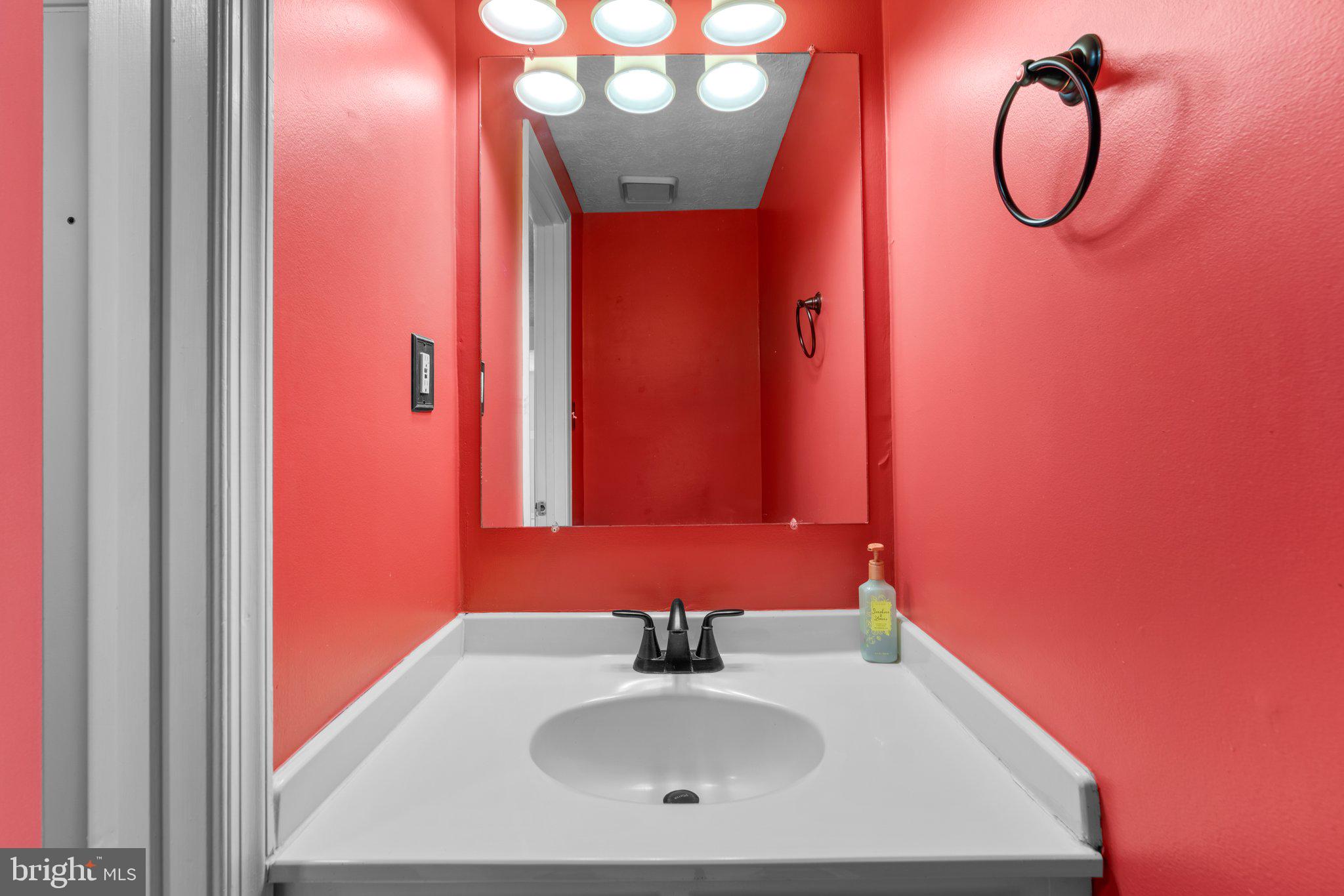 7262 Procopio Circle Columbia, MD 21046 - Photo 19 of 38 Convenient first floor powder room.