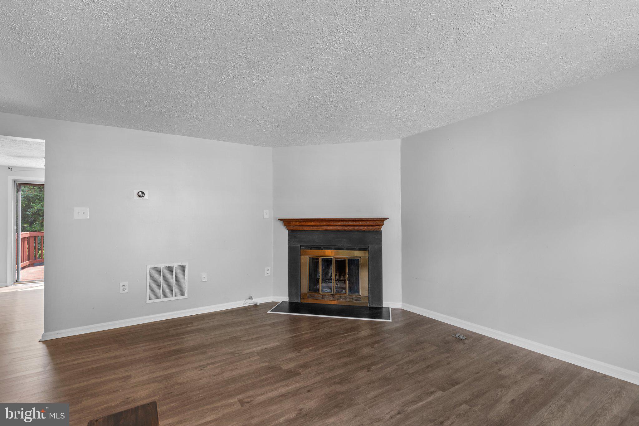7262 Procopio Circle Columbia, MD 21046 - Photo 9 of 38 Iviting wood fireplace in Living Room!