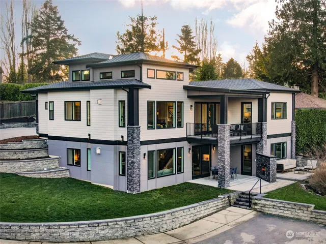 a view of a house with a yard and plants