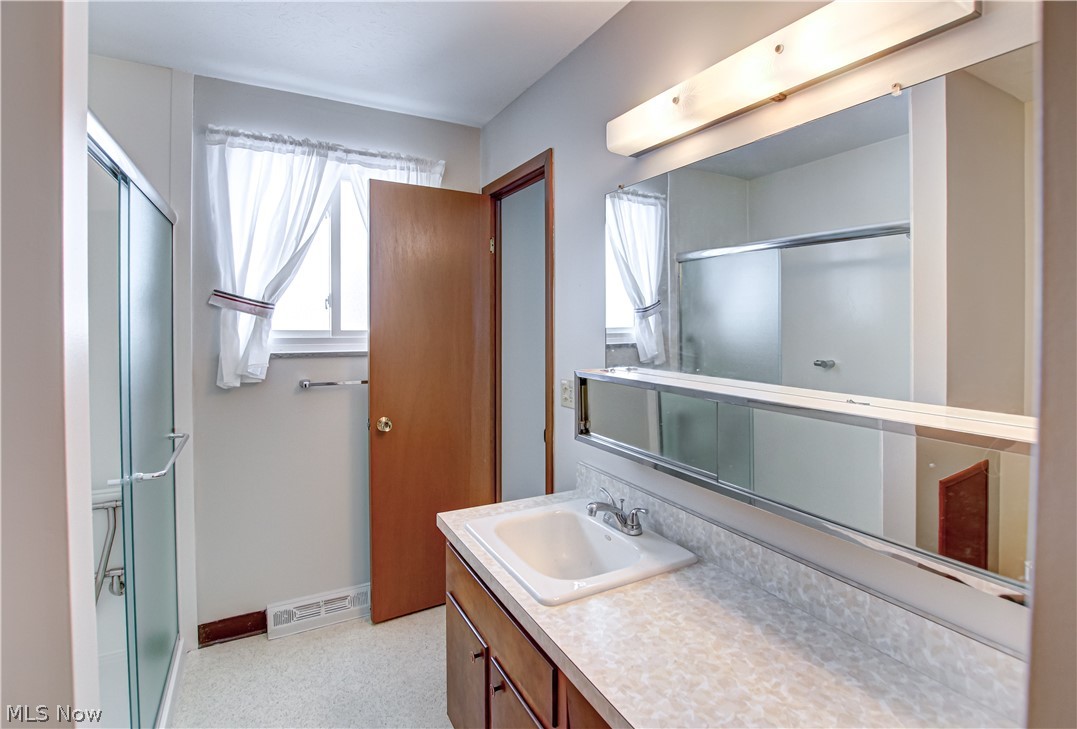 14398 Sheldon Road Cleveland, OH 44142 - Photo 7 of 22 Gallery Image 7