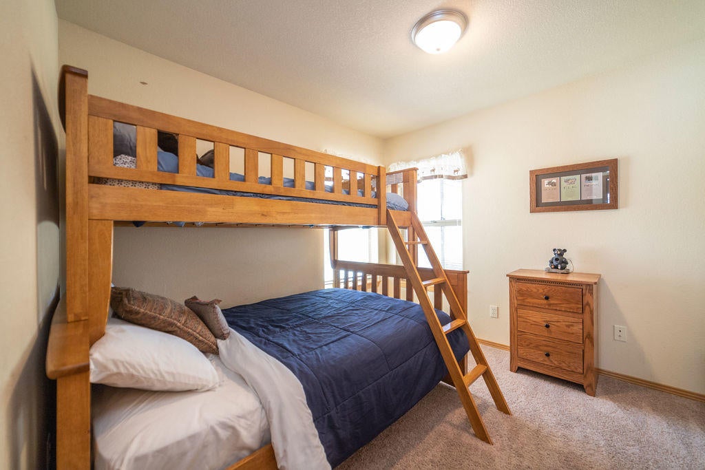 55943 Snow Goose Road Bend, OR 97707 - Photo 18 of 25 PhotoMyListing-21