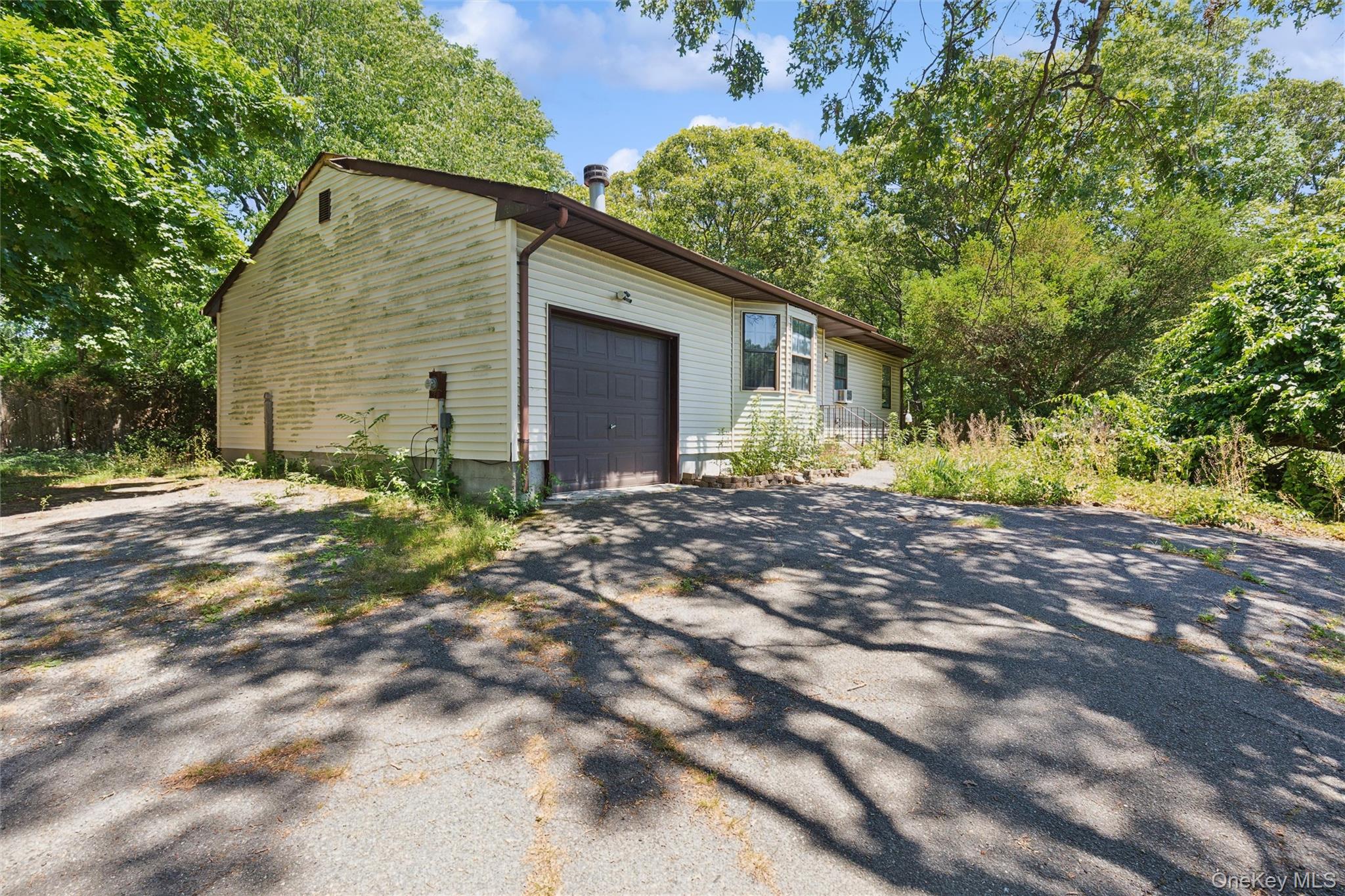 111 South Coleman Road Centereach, NY 11720 - Photo 25 of 33