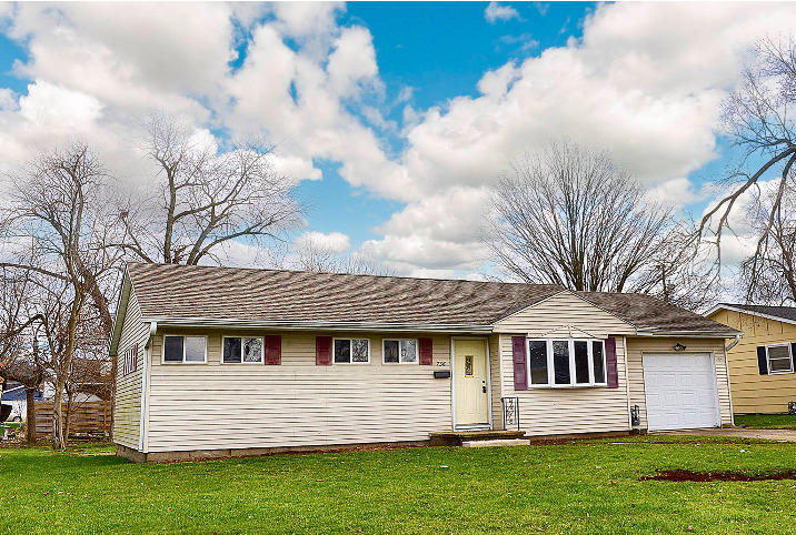 736 Westwood Drive Ottawa, IL 61350 - Photo 1 of 15 a front view of a house with a yard