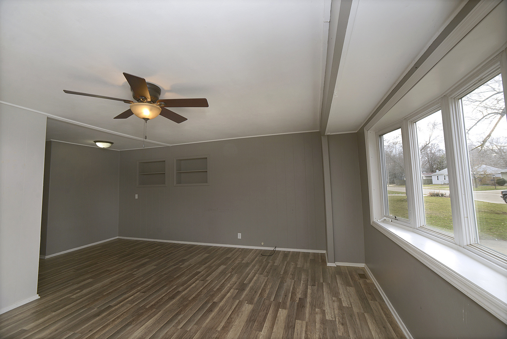 736 Westwood Drive Ottawa, IL 61350 - Photo 3 of 15 a view of a livingroom with wooden floor and a window