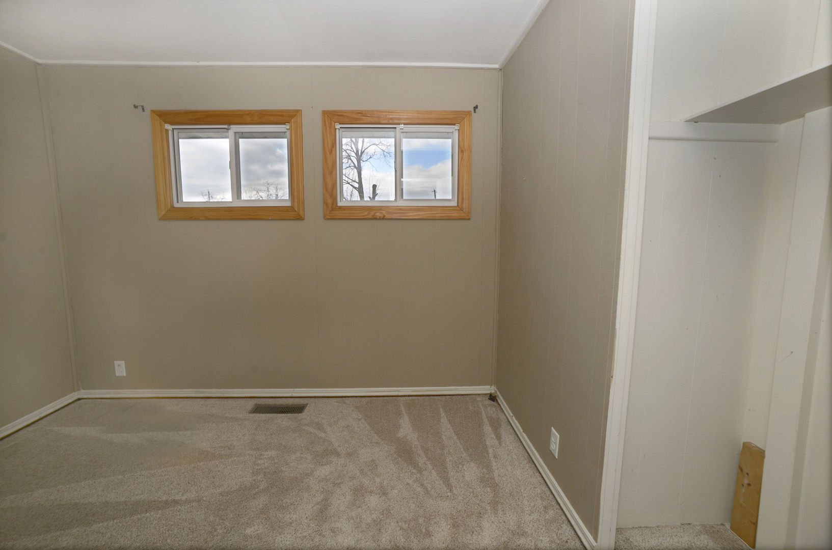 736 Westwood Drive Ottawa, IL 61350 - Photo 7 of 15 a view of an empty room with windows