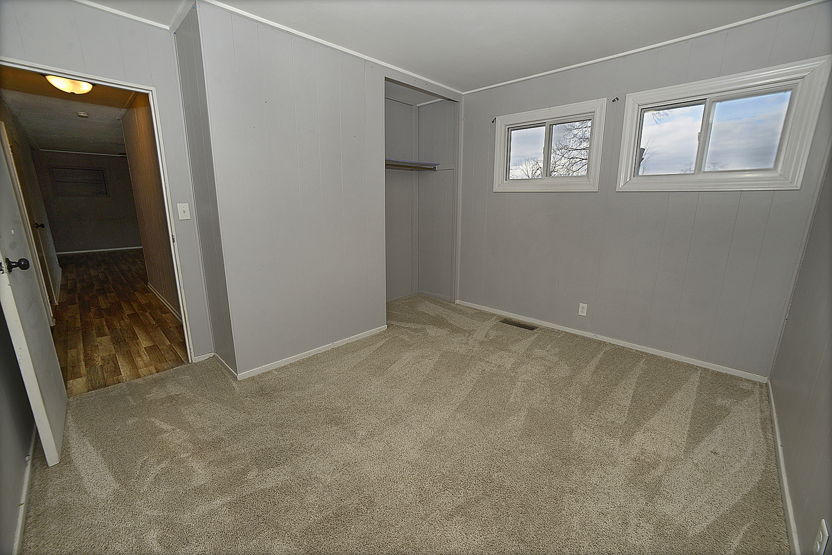 736 Westwood Drive Ottawa, IL 61350 - Photo 9 of 15 an empty room with windows and closet