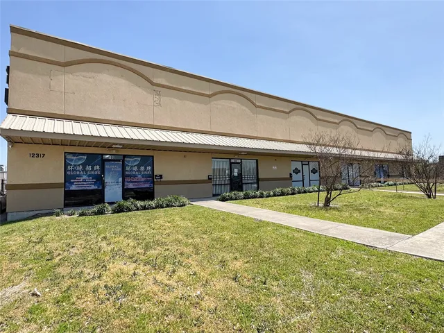 a view of a house with a yard and garage