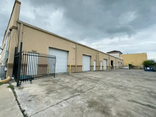 $2,500 | 12317 Bellaire Boulevard, Unit 200, Houston, TX 77072