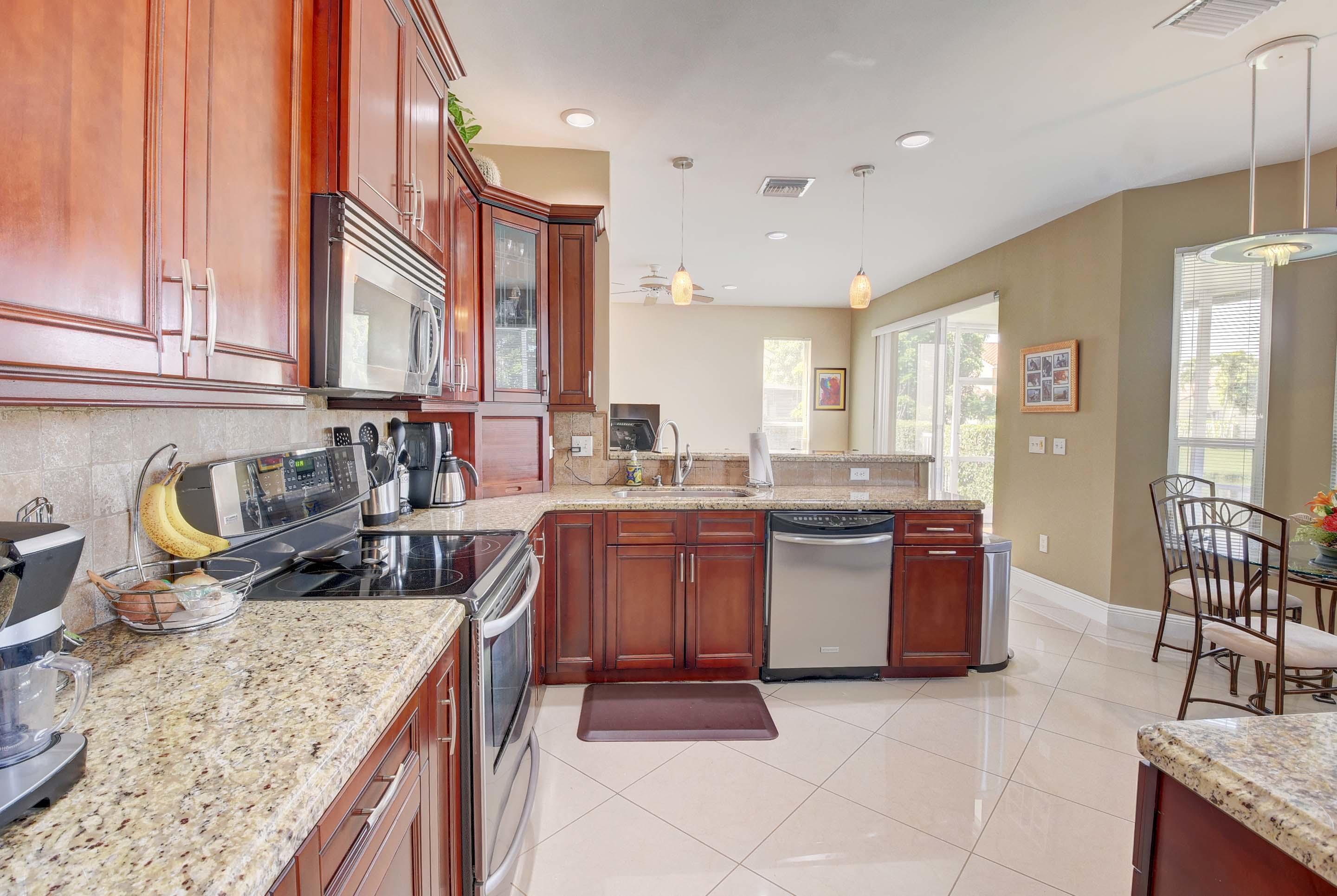 9593 Tavernier Drive Boca Raton, FL 33496 - Photo 4 of 32 Kitchen