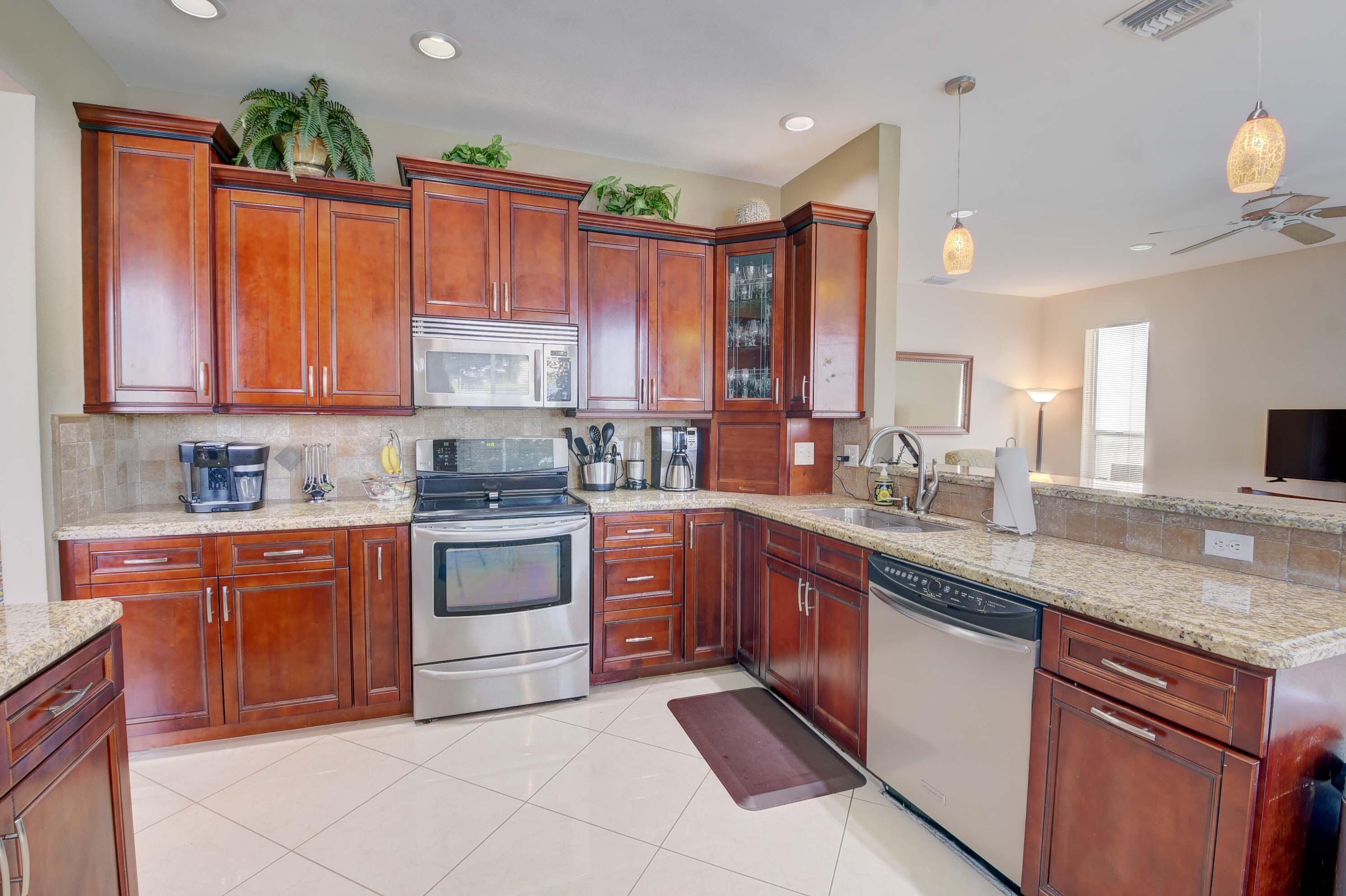 9593 Tavernier Drive Boca Raton, FL 33496 - Photo 8 of 32 Kitchen