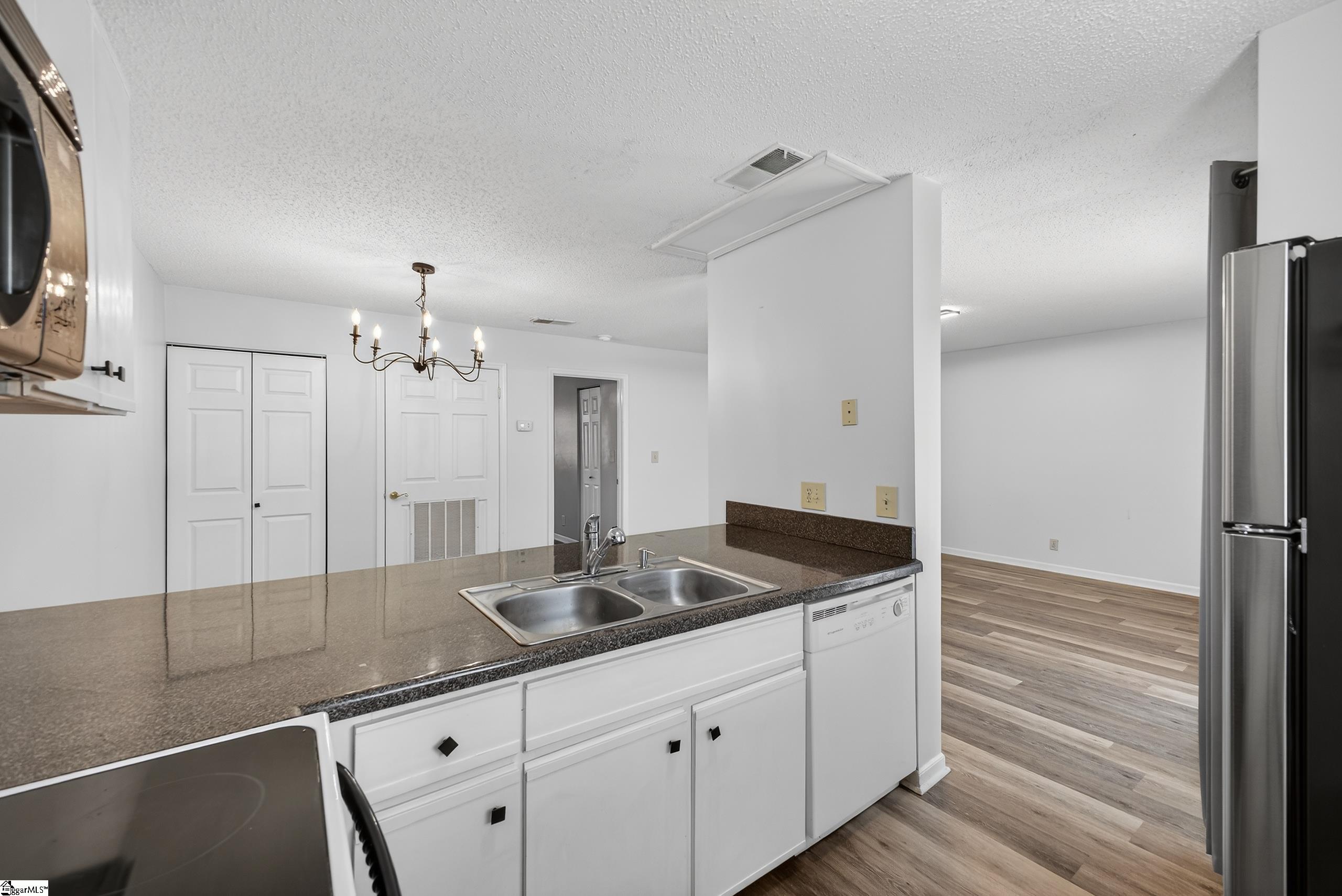 2601 Duncan Chapel Road, Unit 101B Greenville, SC 29617 - Photo 12 of 35