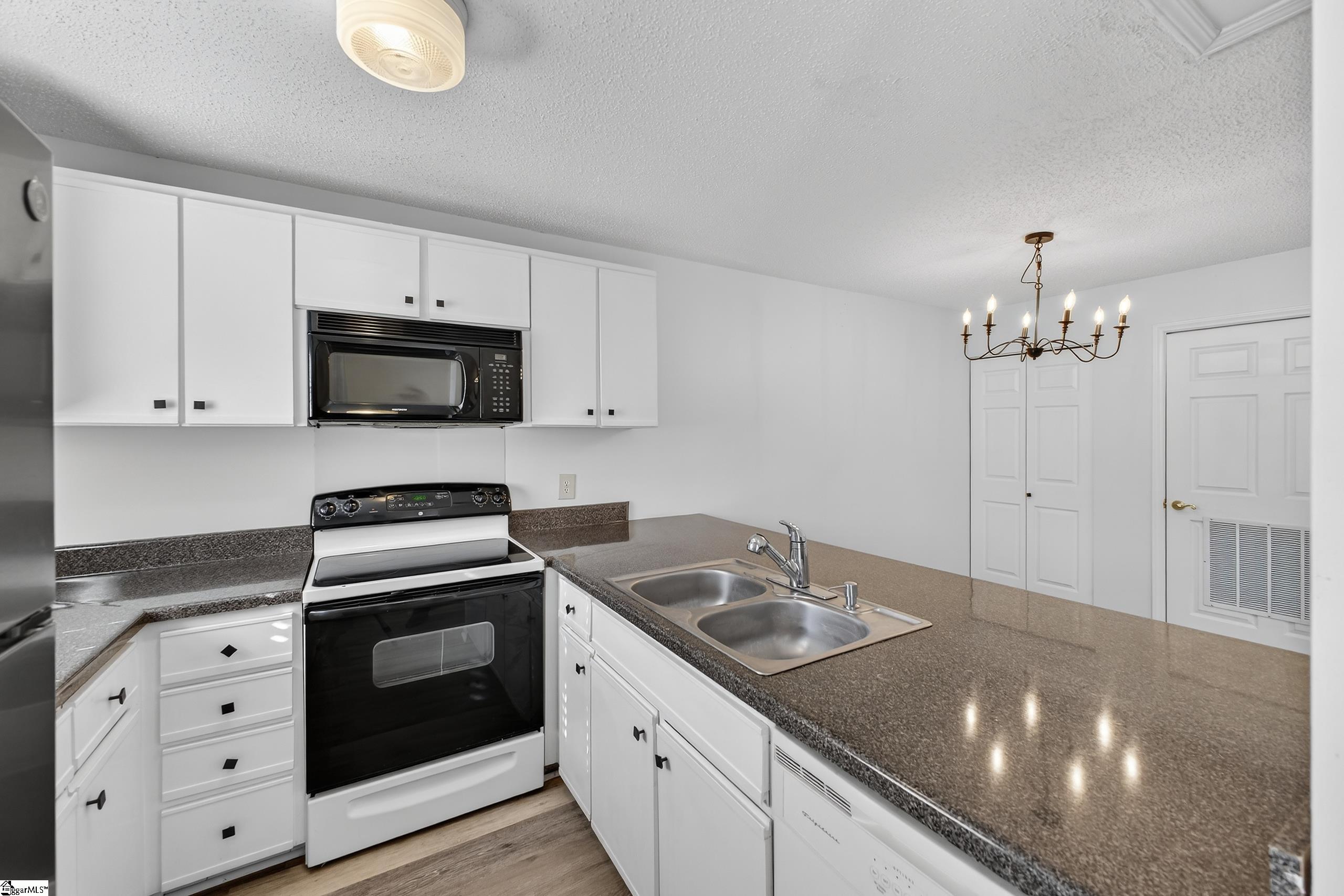 2601 Duncan Chapel Road, Unit 101B Greenville, SC 29617 - Photo 10 of 35