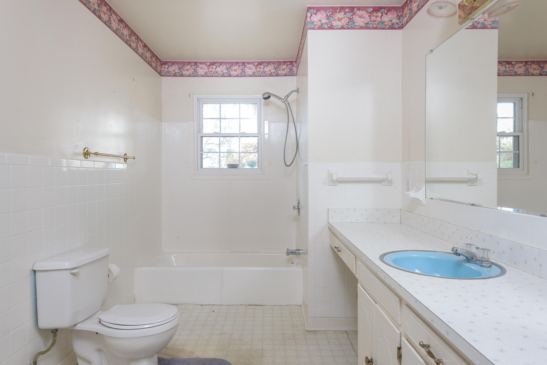 9010 Fuller Road Chattanooga, TN 37421 - Photo 17 of 23 Hall Bathroom