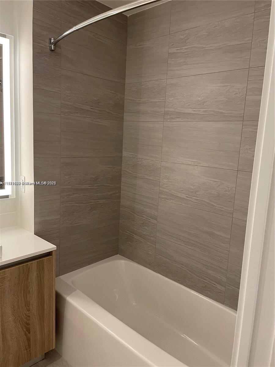 2960 Northeast 207th Street, Unit 1106 Aventura, FL 33180 - Photo 24 of 31 a bathroom with a bathtub