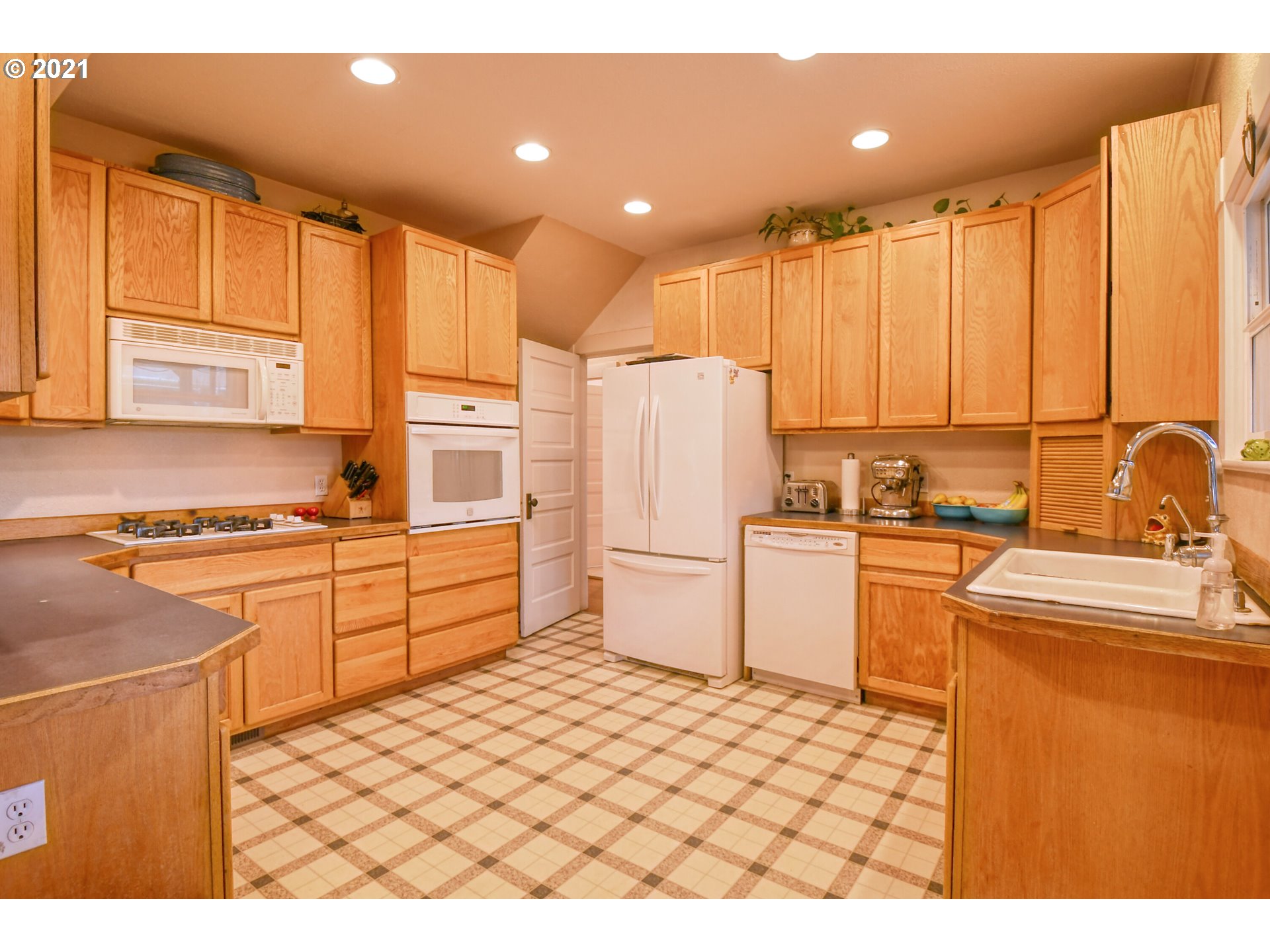 415 Northwest 10th Street Pendleton, OR 97801 - Photo 11 of 32 Gallery Image 11