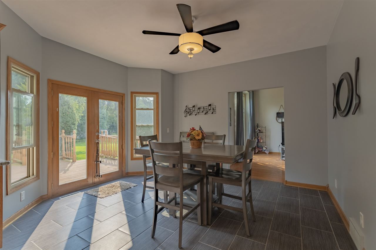 11463 Ridgecrest Drive Roscoe, IL 61073 - Photo 11 of 40 Gallery Image 11