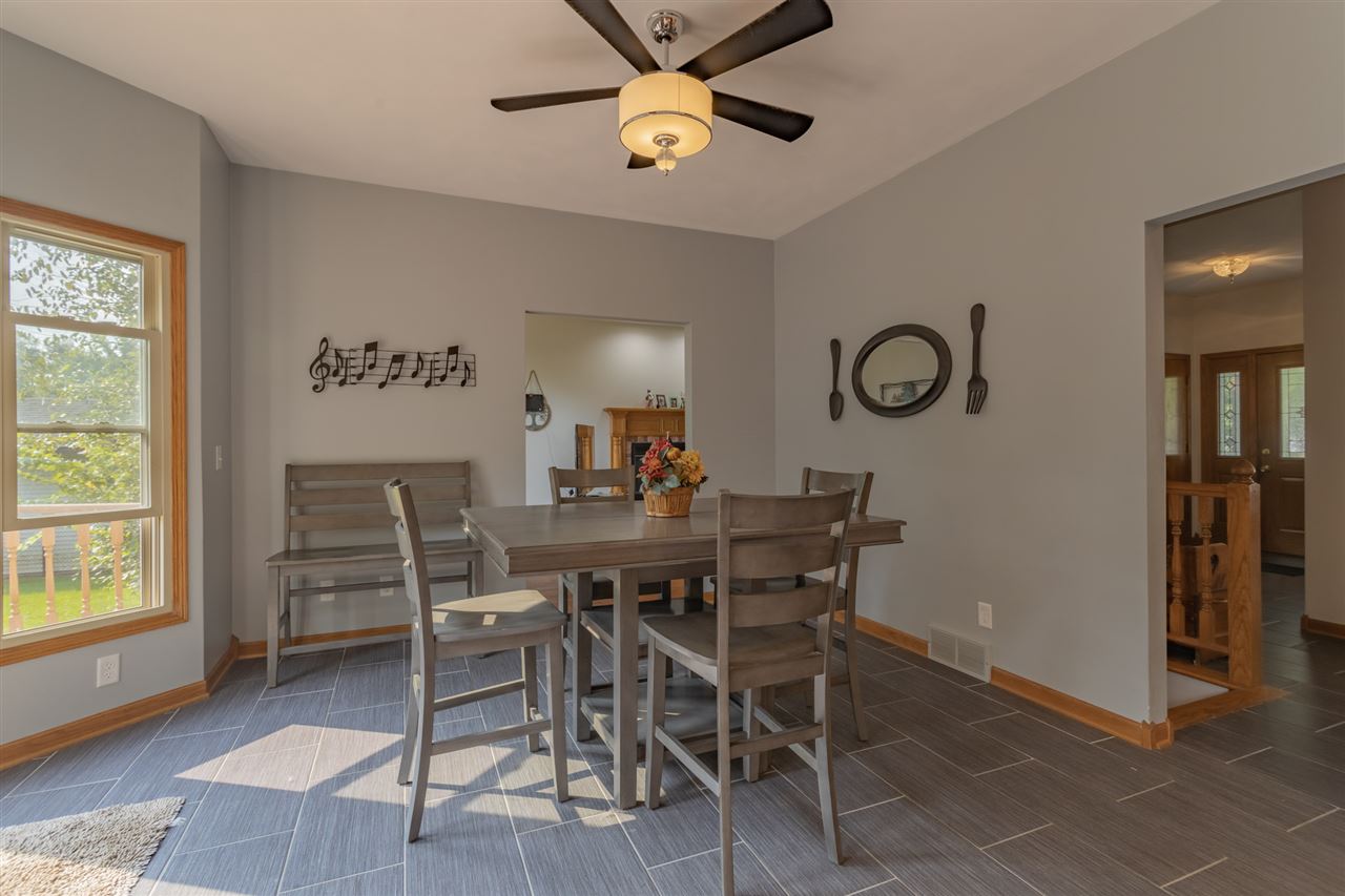 11463 Ridgecrest Drive Roscoe, IL 61073 - Photo 12 of 40 Gallery Image 12
