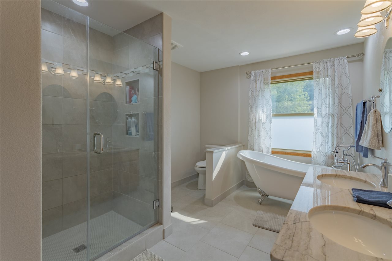 11463 Ridgecrest Drive Roscoe, IL 61073 - Photo 15 of 40 Gallery Image 15
