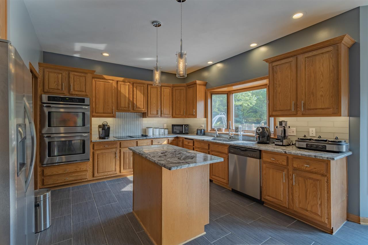 11463 Ridgecrest Drive Roscoe, IL 61073 - Photo 4 of 40 Gallery Image 4