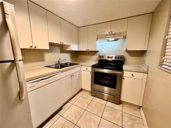 $1,300 | 5310 26th Street West, Unit 202, Bradenton, FL 34207