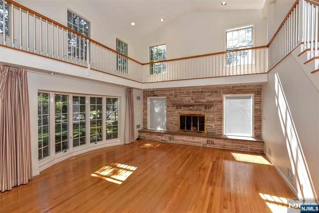 3 Split Rock Road Upper Saddle River, NJ 07458 - Photo 8 of 41 Gallery Image 8