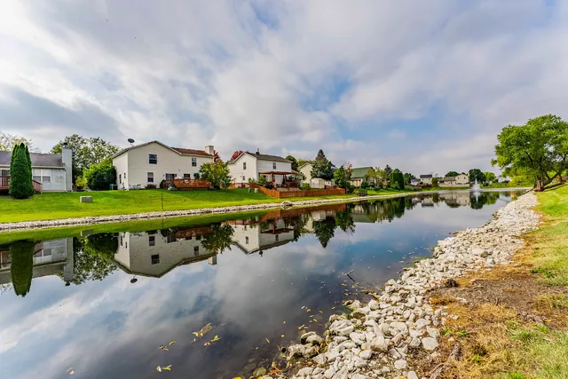 $374,000 | 5302 Meadowbrook Street, Plainfield, IL 60586