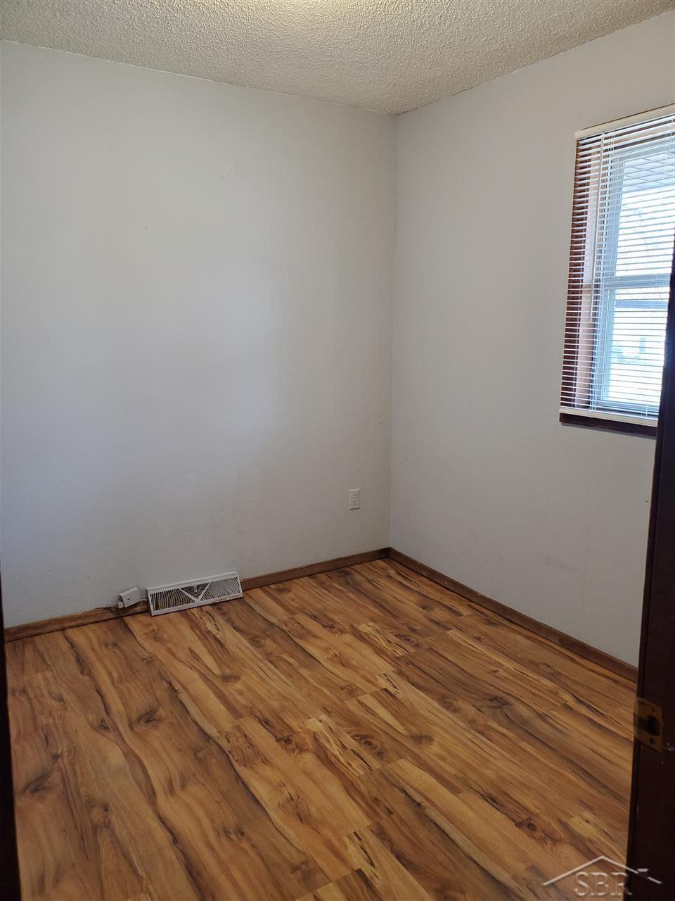 1350 Proper Burton, MI 48529 - Photo 9 of 14 50028523-8.JPG