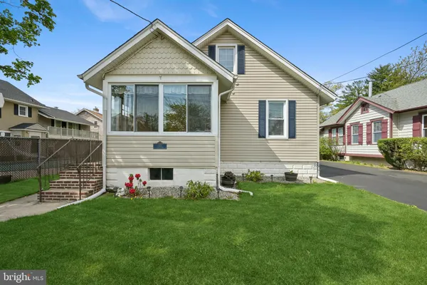 $348,000 | 323 Maple Avenue, Delanco, NJ 08075