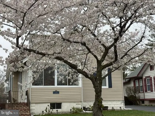 $348,000 | 323 Maple Avenue, Delanco, NJ 08075