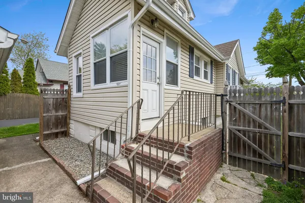 $348,000 | 323 Maple Avenue, Delanco, NJ 08075