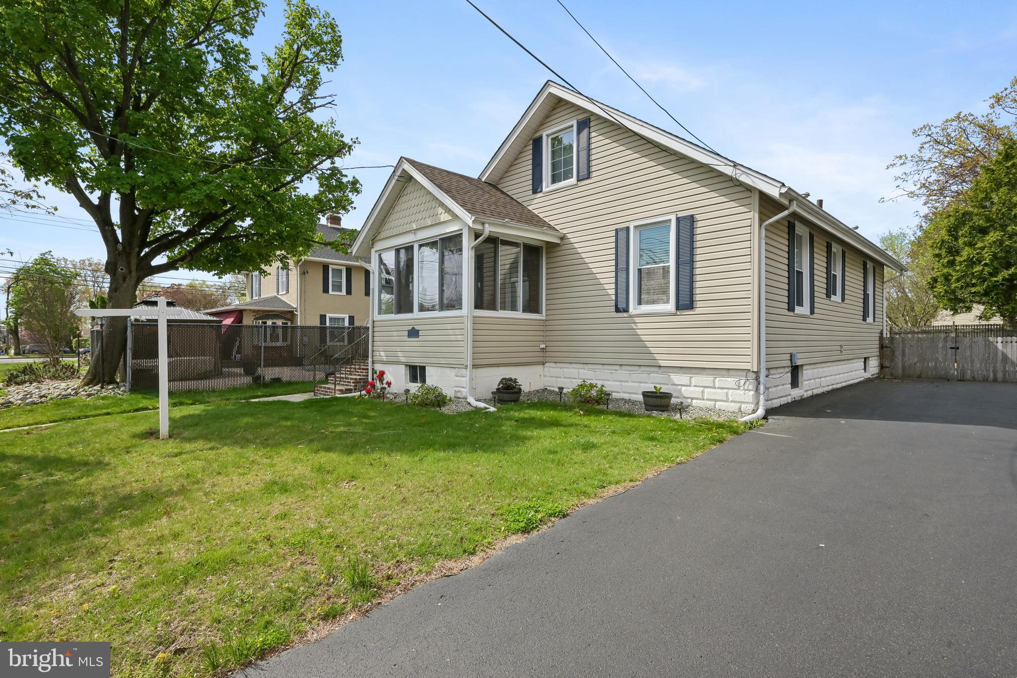323 Maple Avenue Delanco, NJ 08075 - Photo 3 of 24