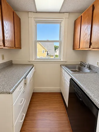 $2,095 | 41 Emory Street, Unit 2, Attleboro, MA 02703