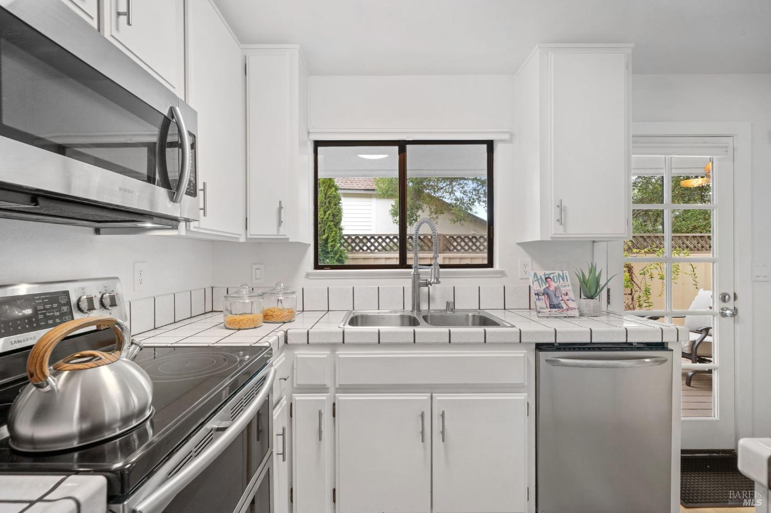 64 Village Circle San Rafael, CA 94903 - Photo 18 of 62