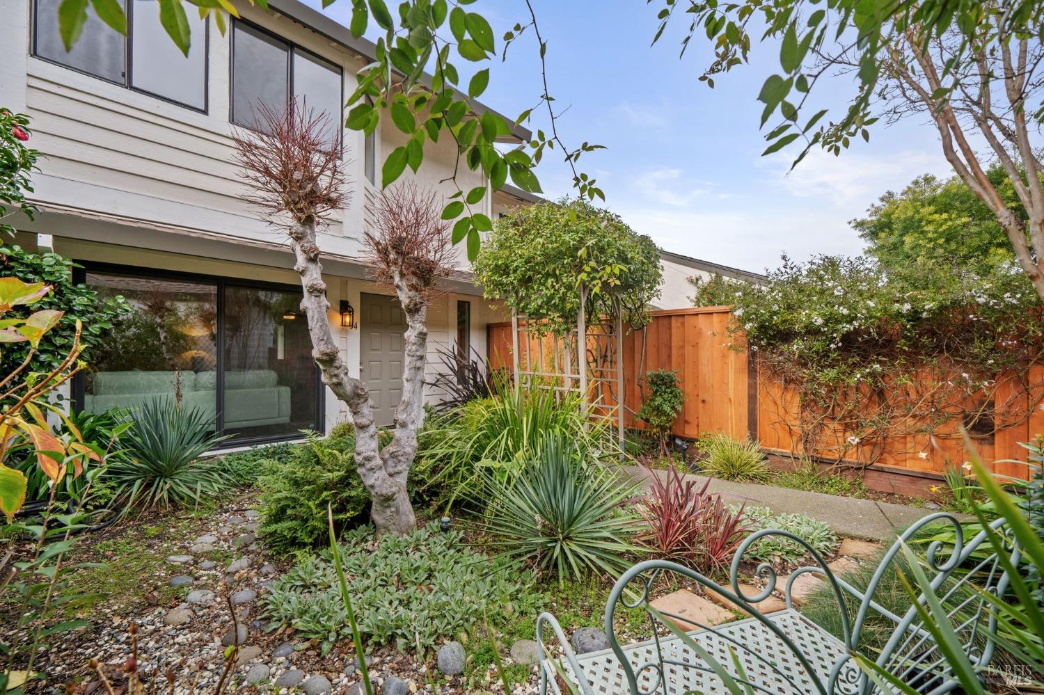 64 Village Circle San Rafael, CA 94903 - Photo 4 of 62