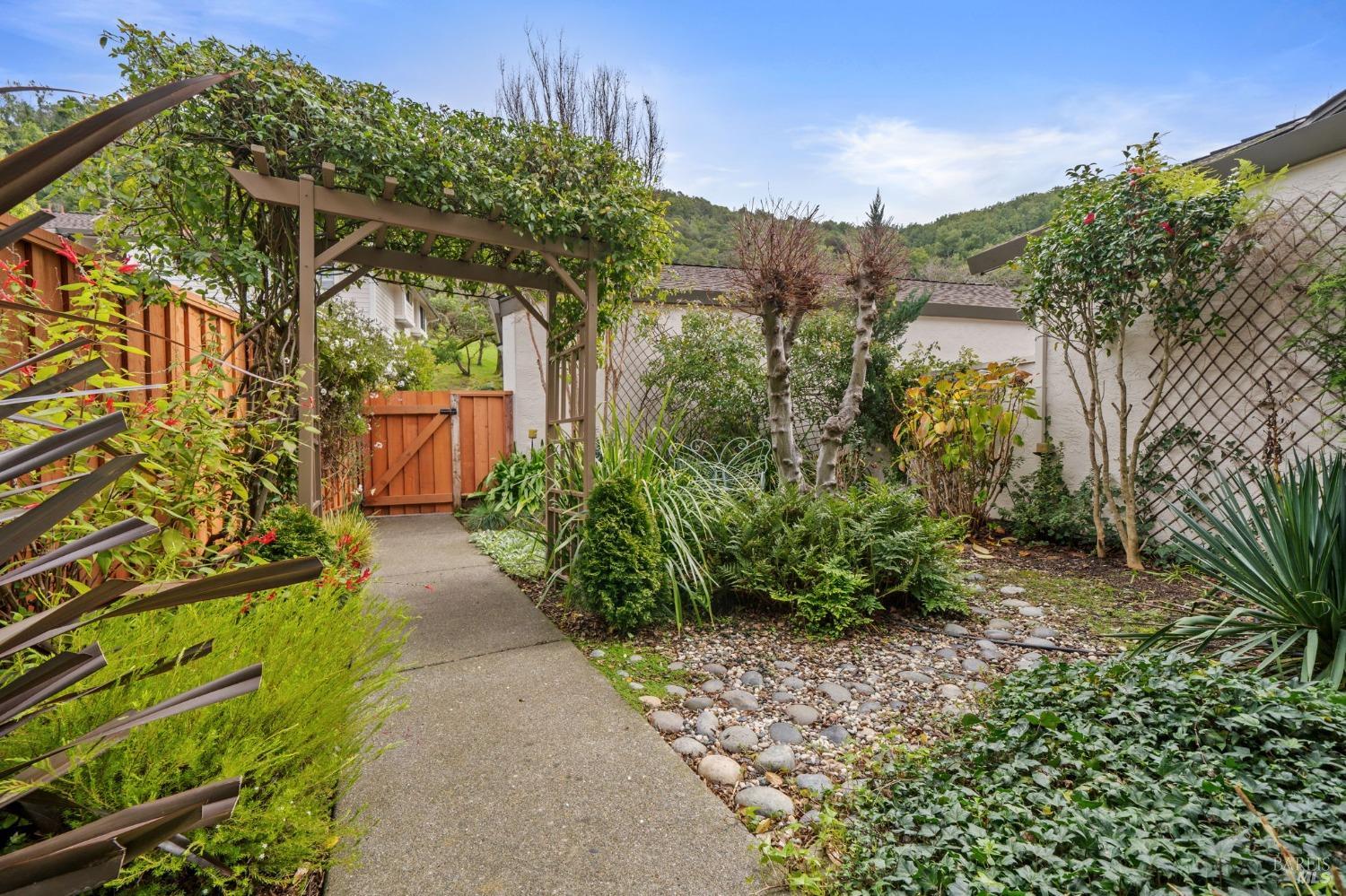 64 Village Circle San Rafael, CA 94903 - Photo 5 of 62