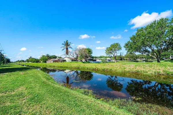 $1,800 | 10137 Mangrove Drive, Unit 203, Boynton Beach, FL 33437