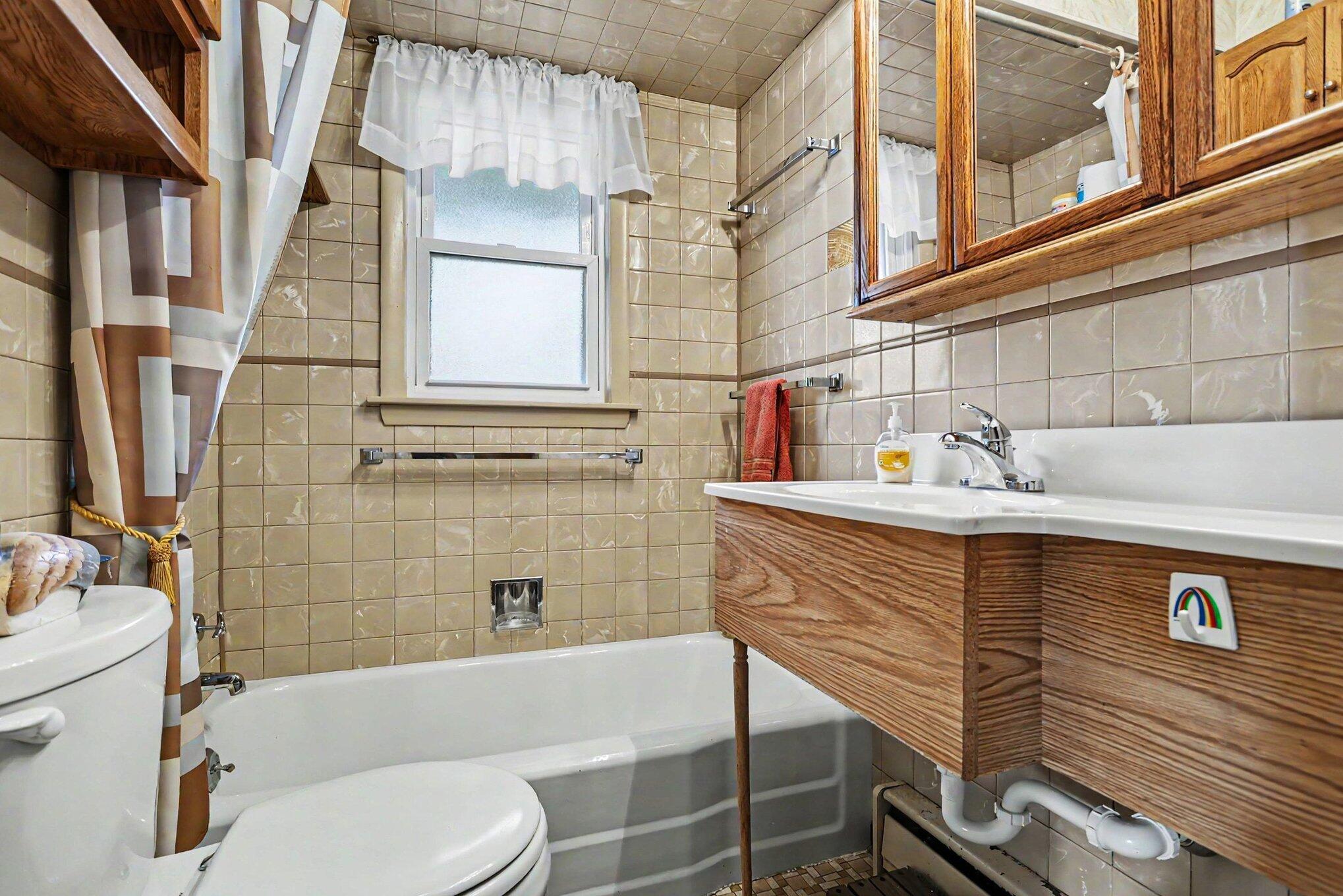 60779 West Oak Drive Decatur, MI 49045 - Photo 20 of 31 MAIN LEVEL BATHROOM
