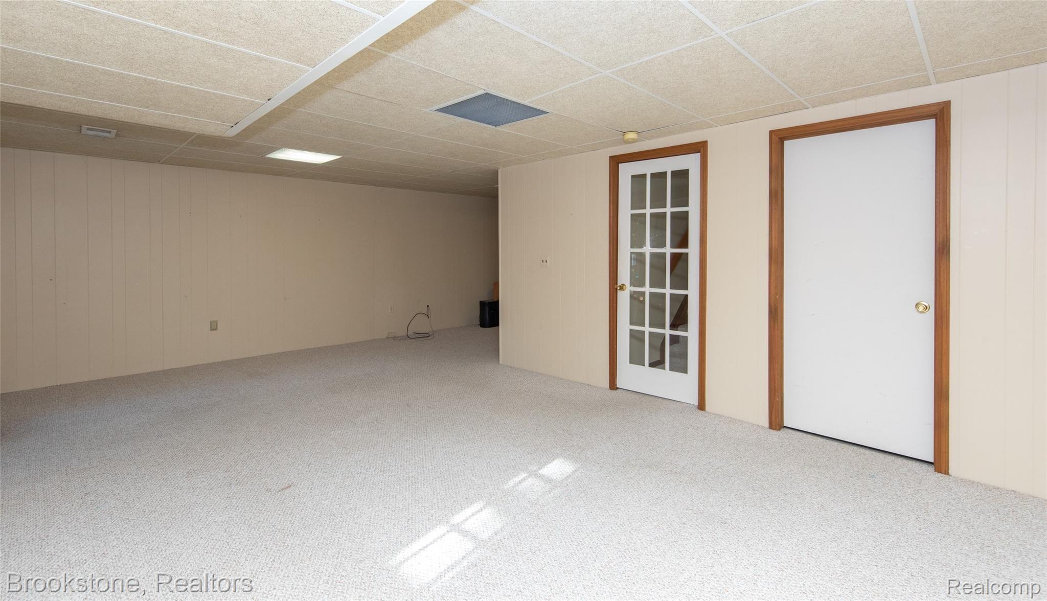 937 Ten Point Drive Rochester, MI 48309 - Photo 36 of 40 Spacious area for Recreation