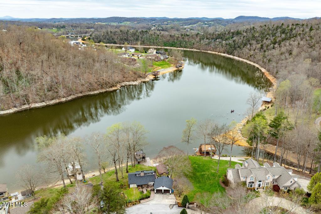 487 Lakeshore Road Bluff City, TN 37618 - Photo 12 of 78 487 Lakeshore Dr (2 of 120)