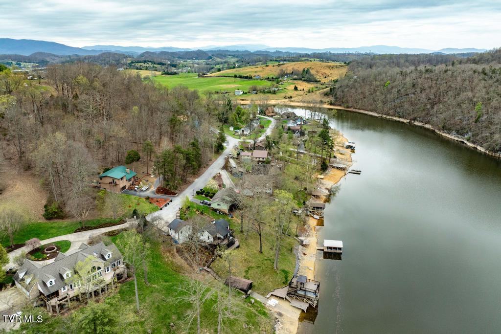 487 Lakeshore Road Bluff City, TN 37618 - Photo 15 of 78 487 Lakeshore Dr (5 of 120)