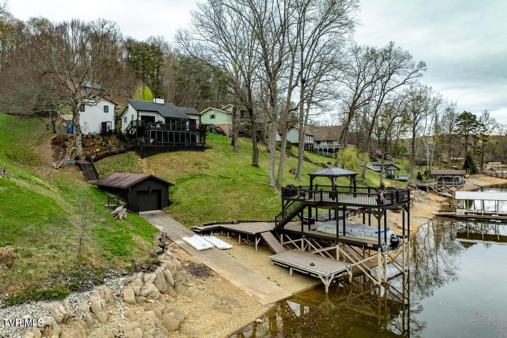 487 Lakeshore Road Bluff City, TN 37618 - Photo 16 of 78 487 Lakeshore Dr (22 of 120)