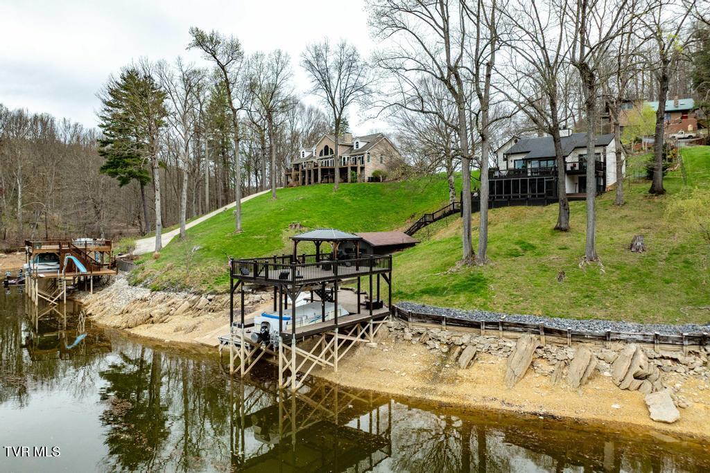 487 Lakeshore Road Bluff City, TN 37618 - Photo 18 of 78 487 Lakeshore Dr (24 of 120)