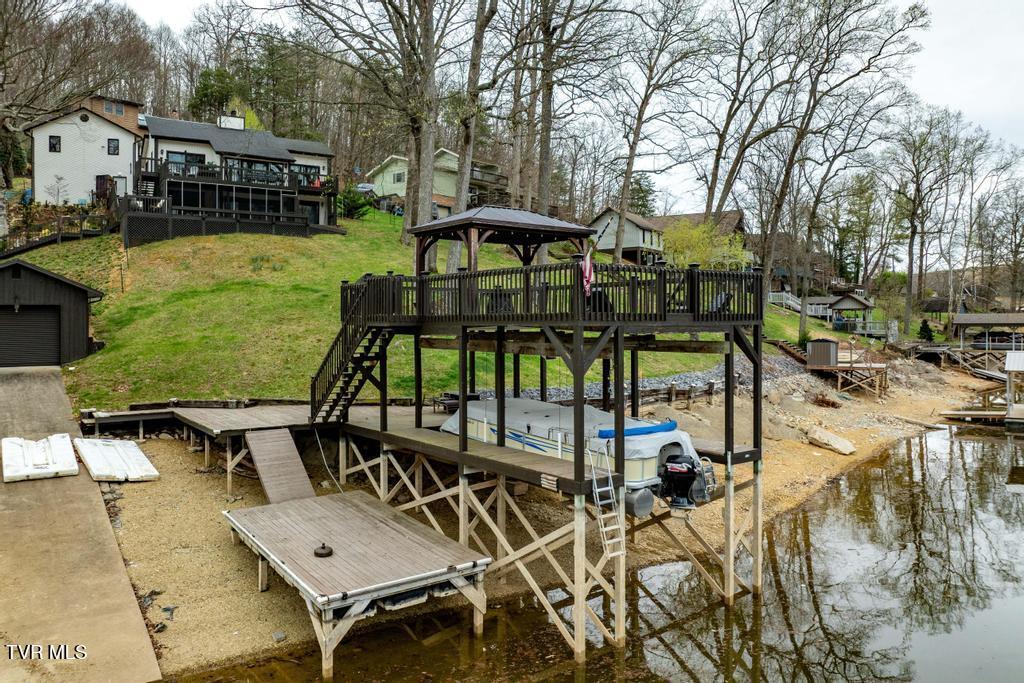 487 Lakeshore Road Bluff City, TN 37618 - Photo 20 of 78 487 Lakeshore Dr (26 of 120)