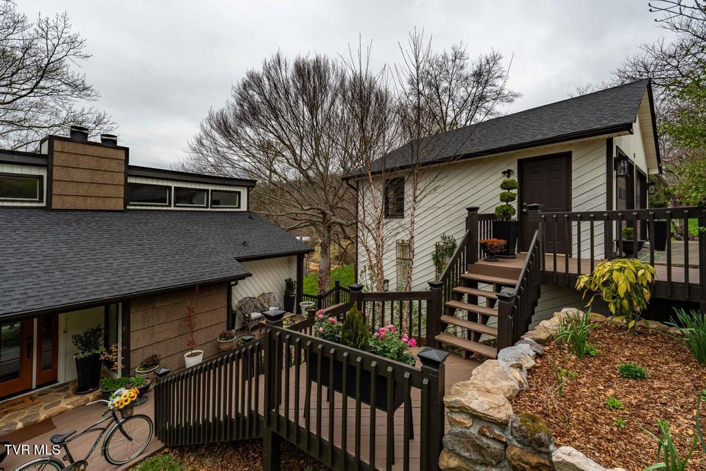 487 Lakeshore Road Bluff City, TN 37618 - Photo 22 of 78 487 Lakeshore Dr (38 of 120)