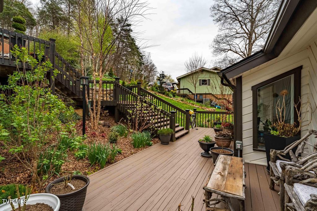 487 Lakeshore Road Bluff City, TN 37618 - Photo 26 of 78 487 Lakeshore Dr (42 of 120)