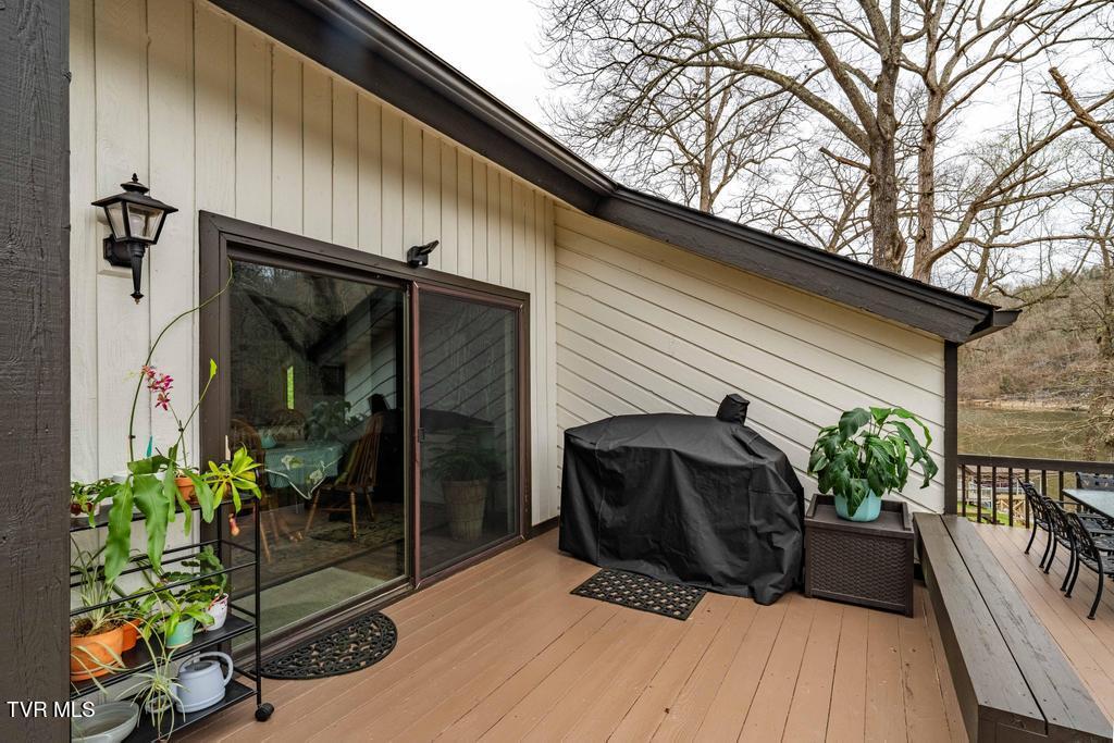 487 Lakeshore Road Bluff City, TN 37618 - Photo 28 of 78 487 Lakeshore Dr (46 of 120)