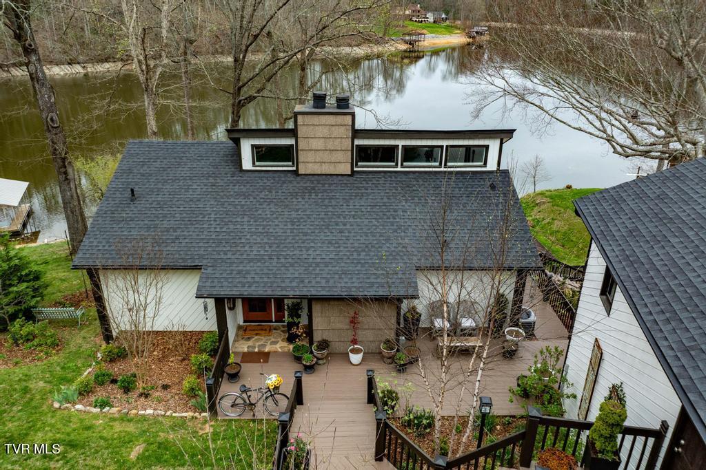 487 Lakeshore Road Bluff City, TN 37618 - Photo 3 of 78 487 Lakeshore Dr (13 of 120)