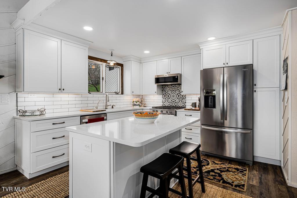 487 Lakeshore Road Bluff City, TN 37618 - Photo 47 of 78 487 Lakeshore Dr (92 of 120)