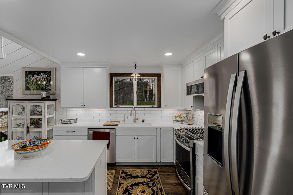 487 Lakeshore Road Bluff City, TN 37618 - Photo 48 of 78 487 Lakeshore Dr (93 of 120)