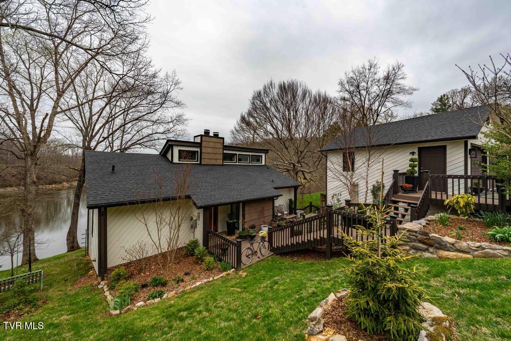 487 Lakeshore Road Bluff City, TN 37618 - Photo 6 of 78 487 Lakeshore Dr (35 of 120)